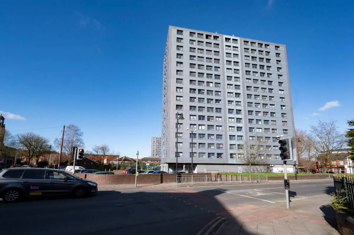 side view of Lincoln Towers