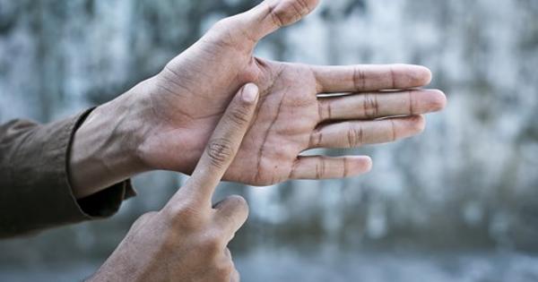 hands showing BSL signs
