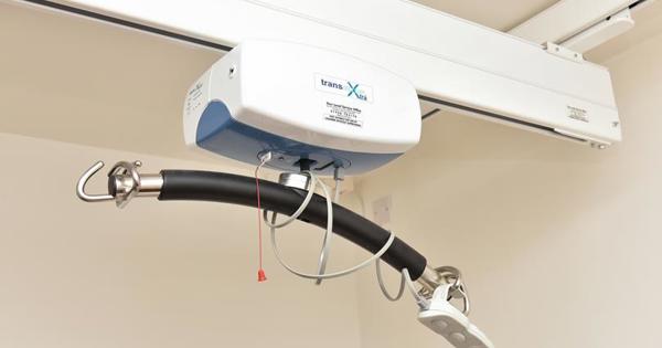 An equipment on a ceiling used to help lifting from a bed 